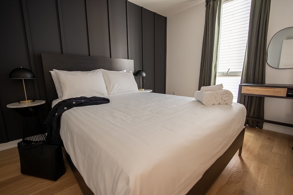 Sosuite 2BR Apt w W D Newly Renovated