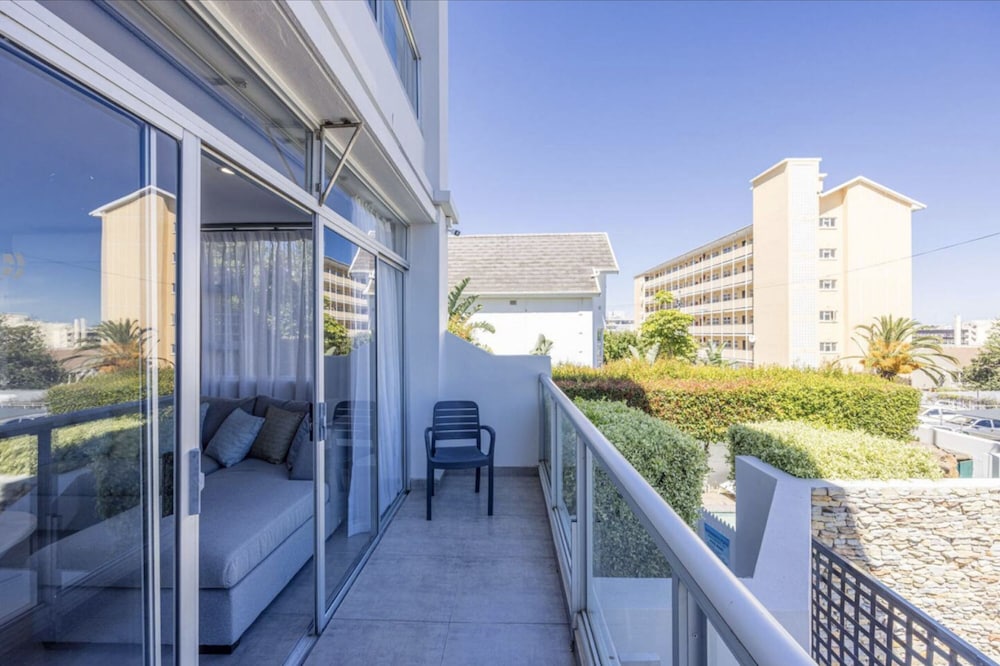 Seaview Bliss a Sunny Apartment and Pool