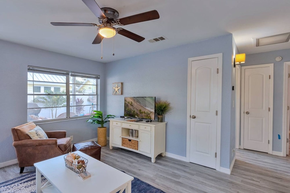 Royal Blue Downtown-gulfport-heated Pool