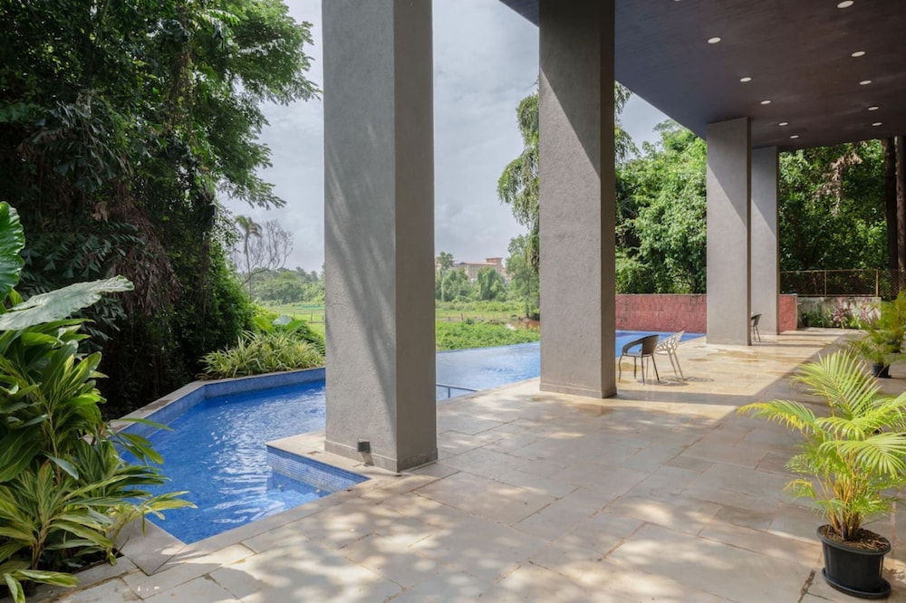 Cozy 1BR With Pool - Only 1km From Candolim Beach
