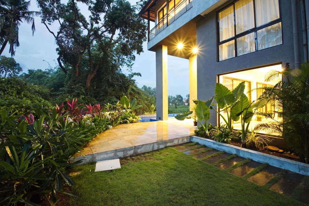 Cozy 1BR With Pool - Only 1km From Candolim Beach