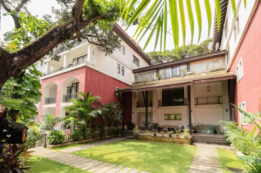 Cozy 1BR With Pool - Only 1km From Candolim Beach