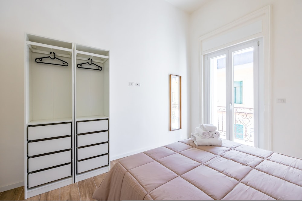 Sunny Panoramic Apartment by Napoliapartments
