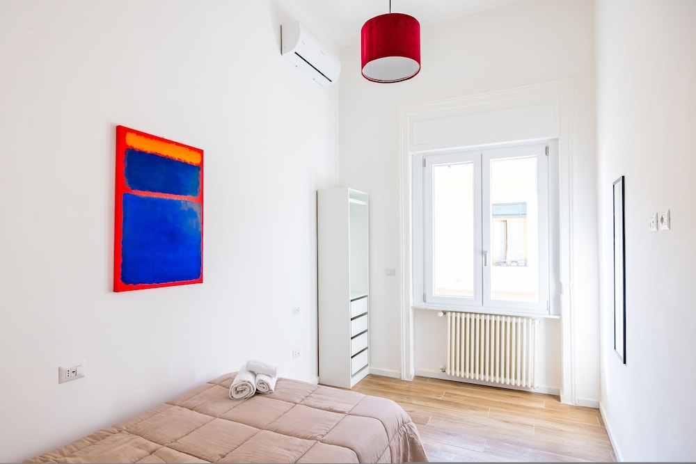 Sunny Panoramic Apartment by Napoliapartments