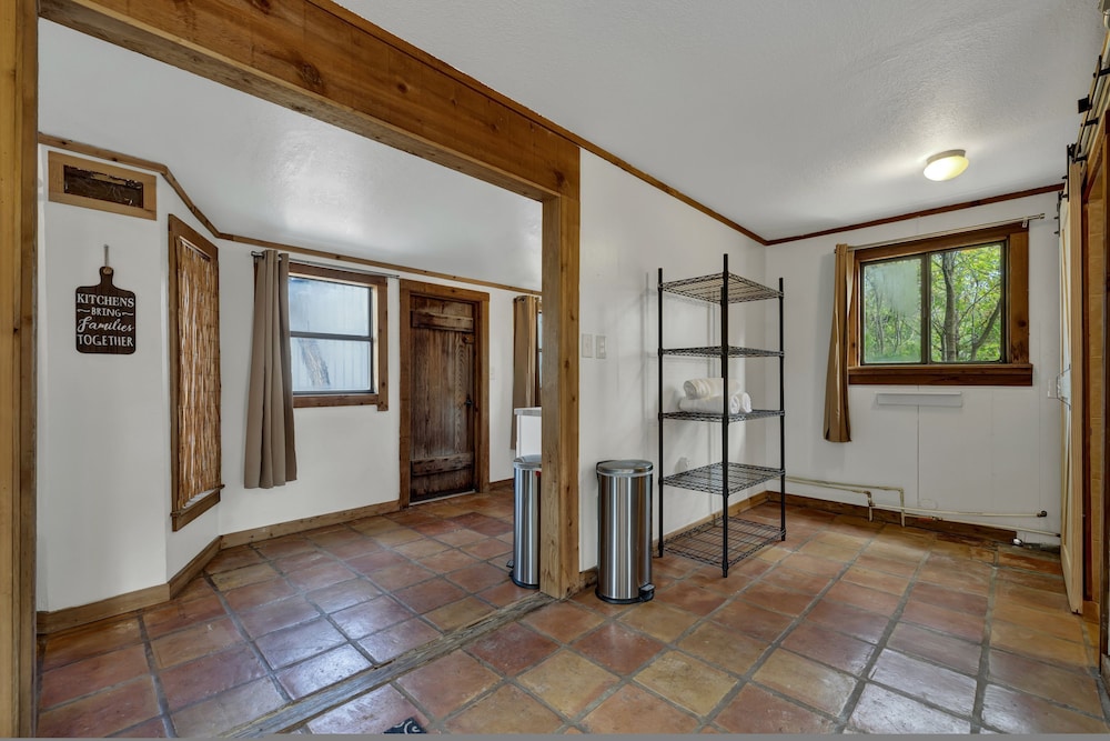 Terracotta Oasis - Wimberley for 30 Guests