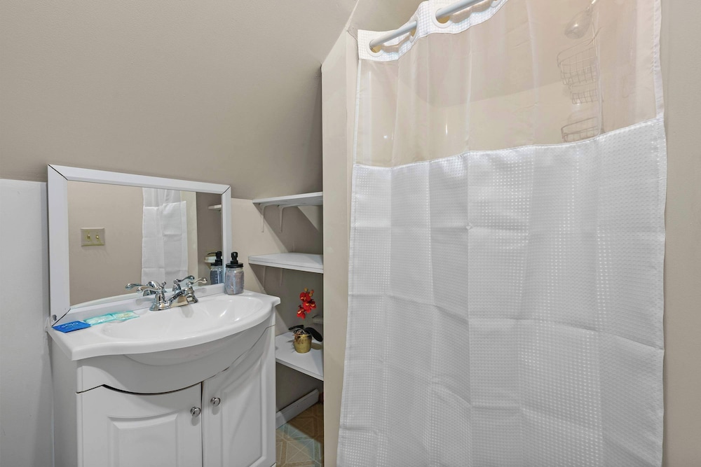 Summit Scholars Suites For 12!