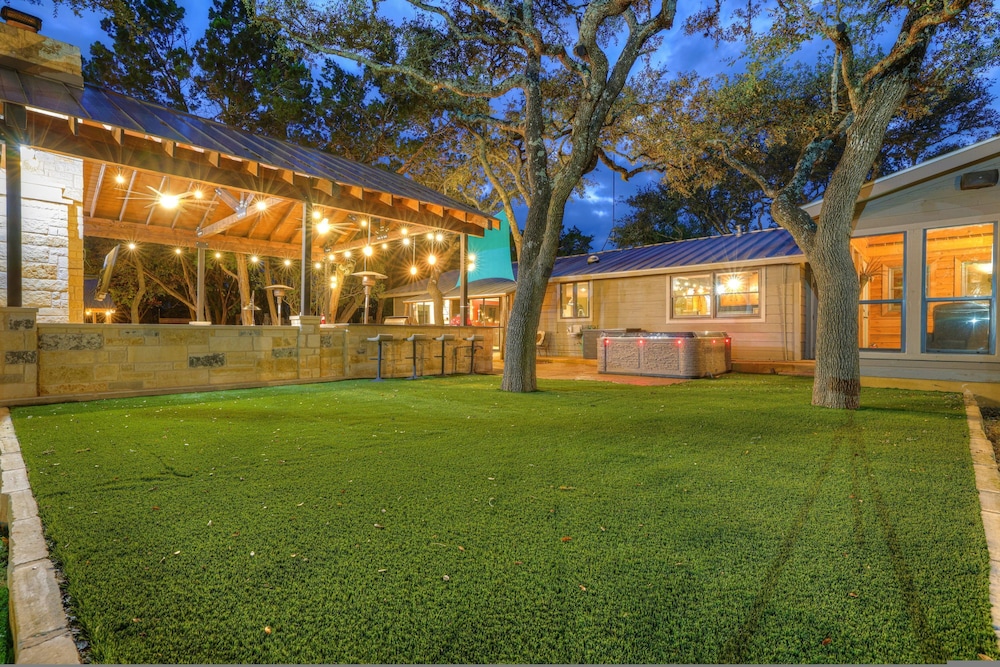 Terracotta Oasis - Wimberley for 30 Guests