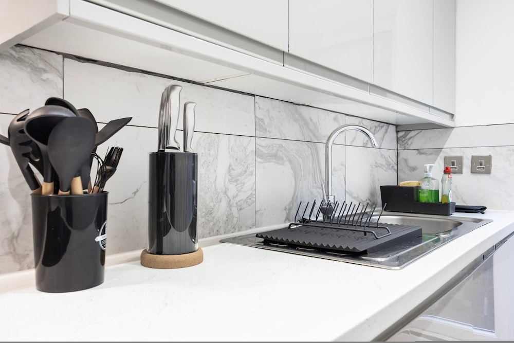 3 Bedroom Apartment by River Thames