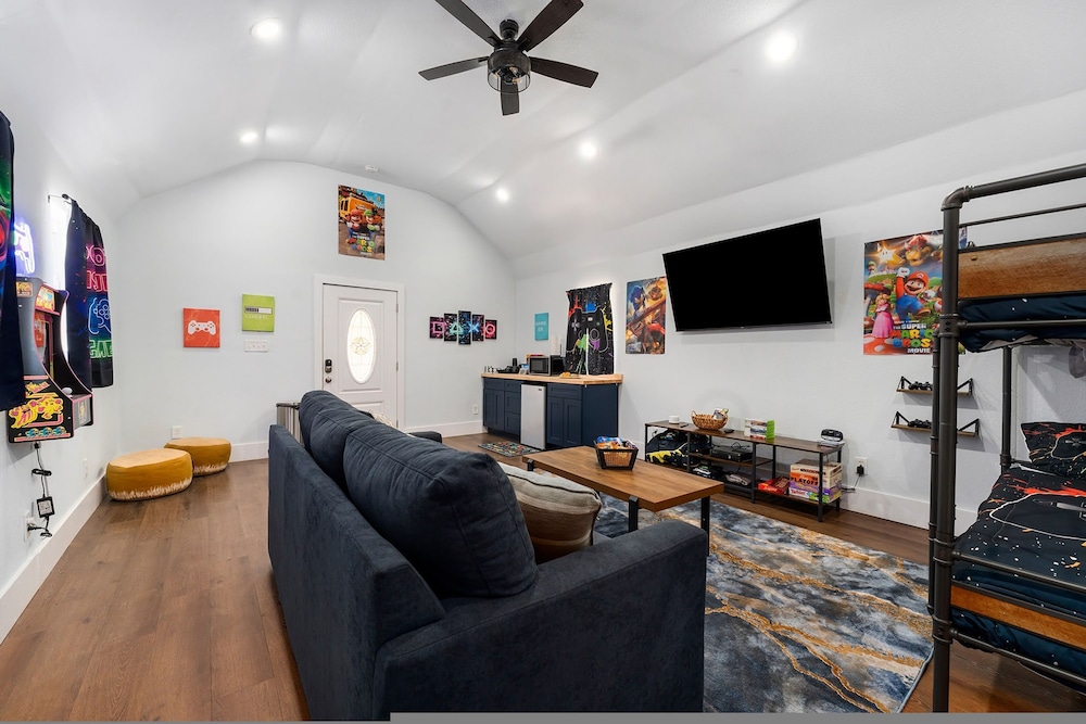 Terracotta Oasis - Wimberley for 30 Guests