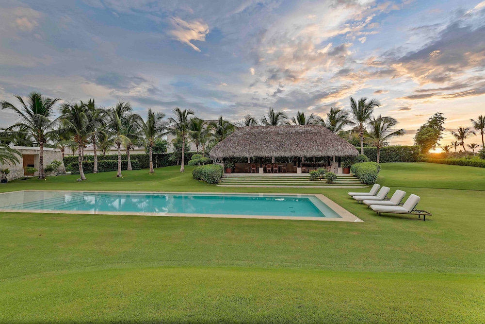 Magnificent 5BR Modern Tropical Villa With Pool