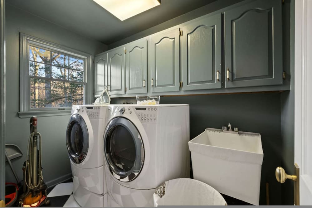 Peaceful Mini Mansion Sleeps 18
