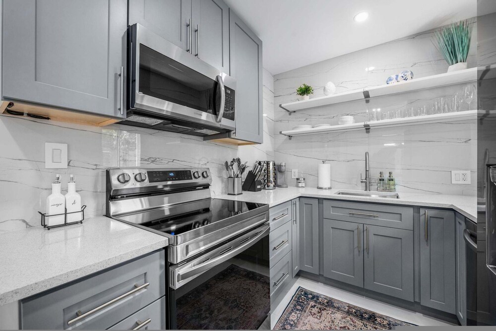 Uhost AI 4-unit Gem Mins to Las Olas Beach