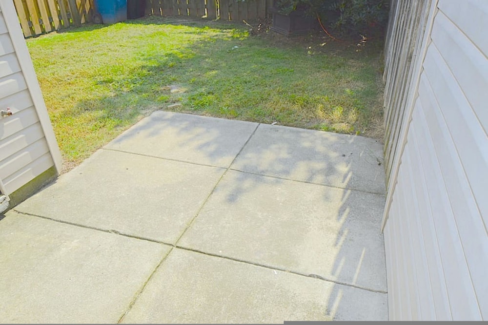 Coastal Getaway Large Clean-n-cozy 3bdrm Home view 3