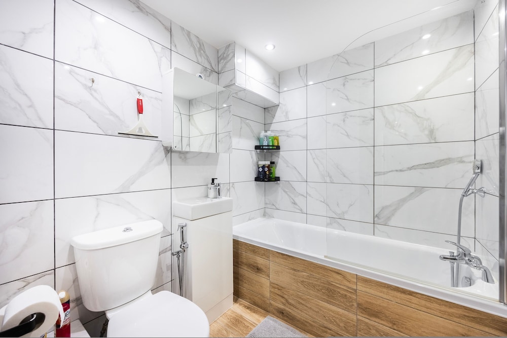 3 Bedroom Apartment by River Thames