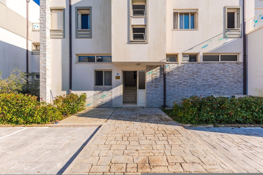 Garden View Apartment - Karafili