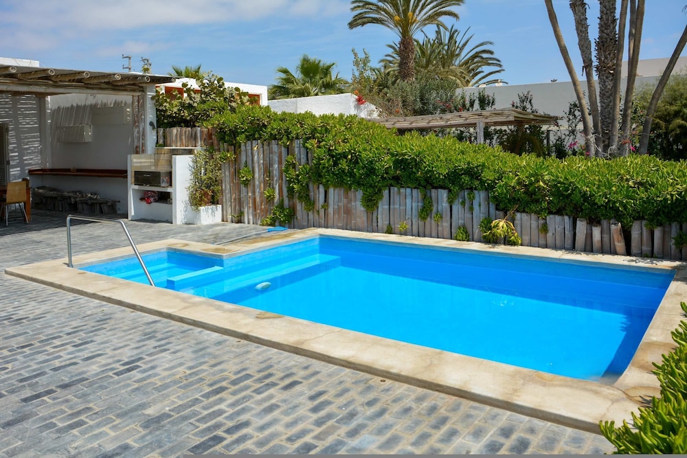 w Modern 5BR With Private Pool in Paracas