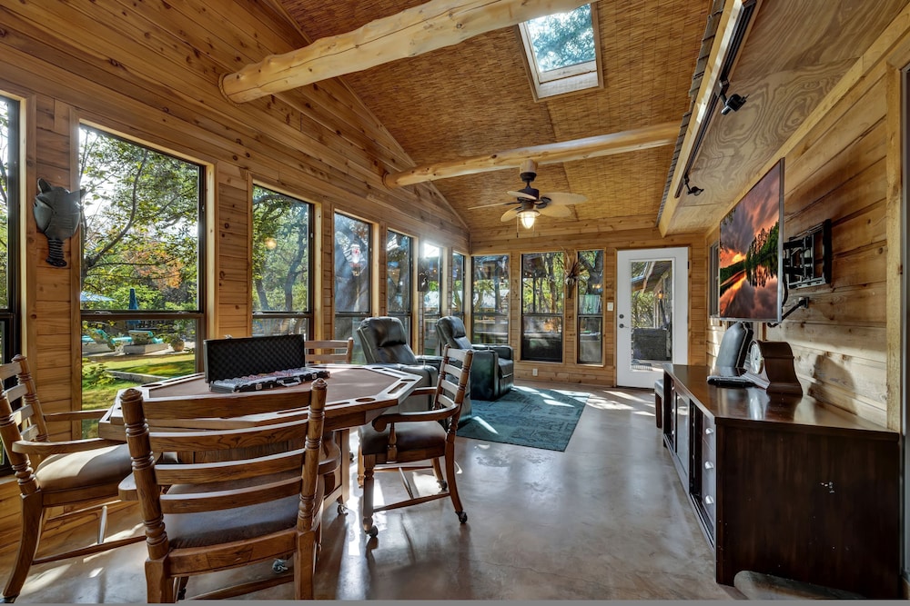 Terracotta Oasis - Wimberley for 30 Guests