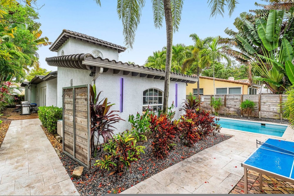 Chic Retreat Heated Pool Floats Close to Beach