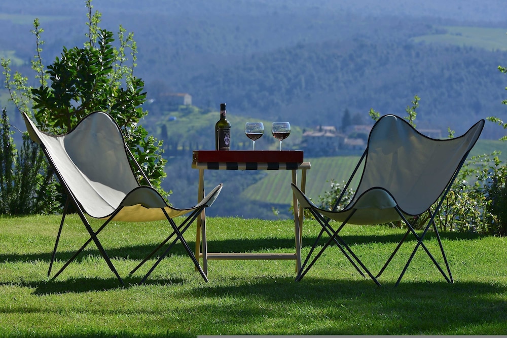 New Historic Tuscany Country House Retreat in a Vineyard Near Siena Villa Chiantissimo