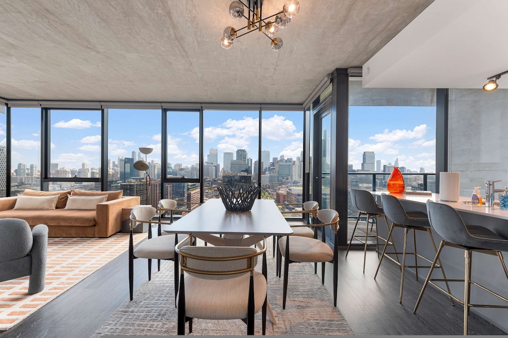 Cloud9 6 apt for 30ppl Fulton Market The Nouveau