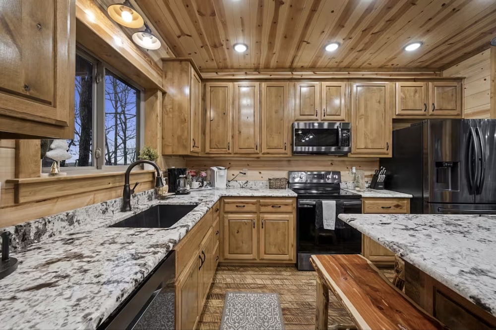 Three Bears Hideout Luxury Mountain Cabin Getaway for Families Groups