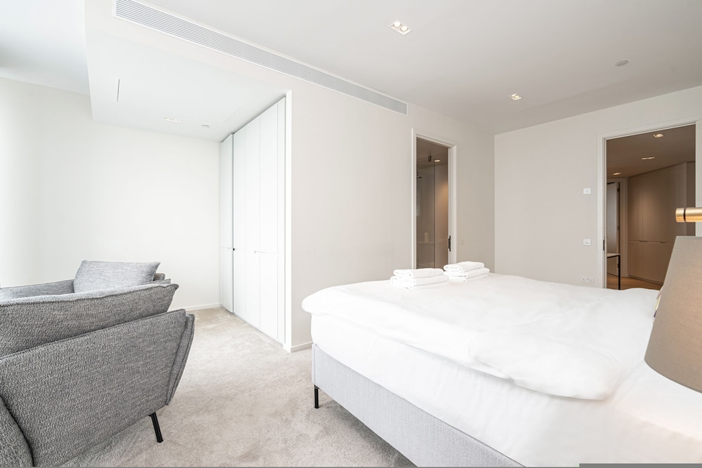 Fabulous Three-bedroom Apartment by the River