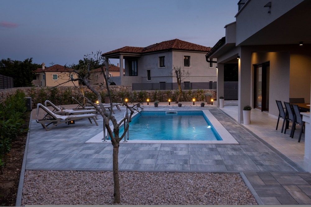 Holiday House Jewel With Private Pool