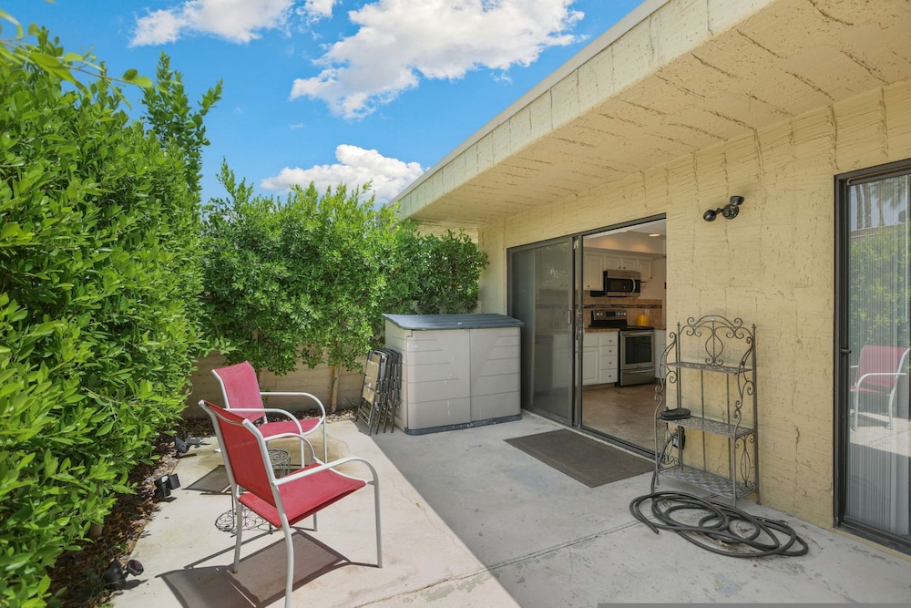 Palm Springs Getaway Style Comfort and Views