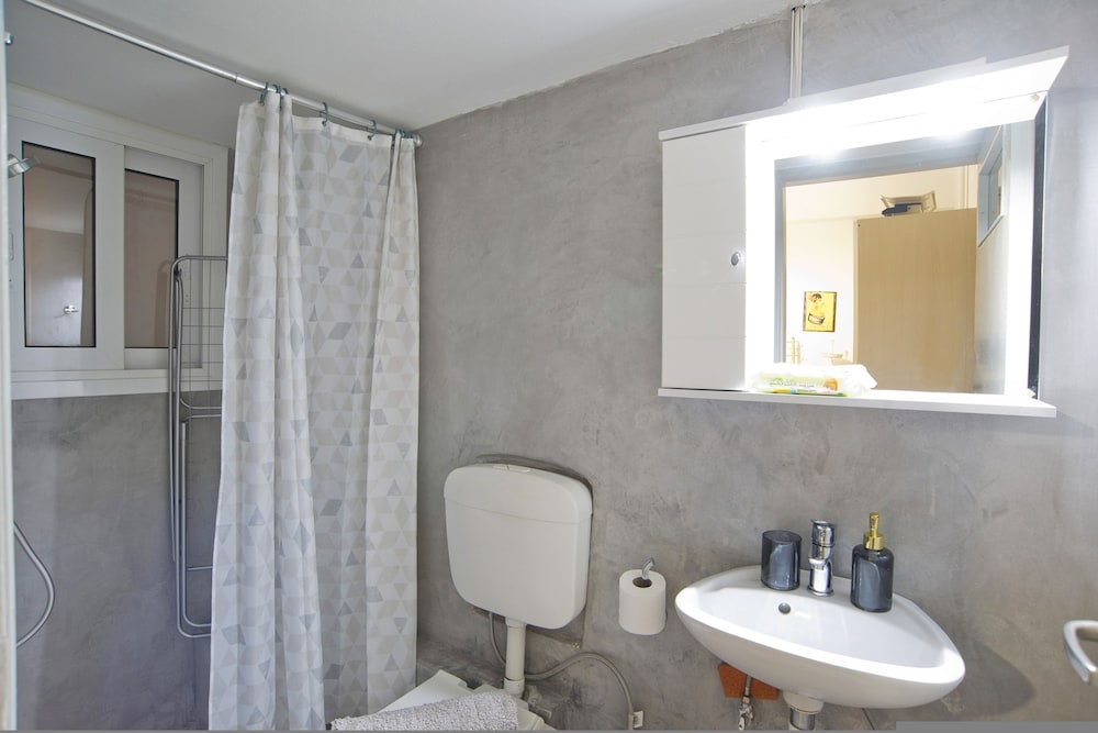 Baroness Apartment in Piraeus