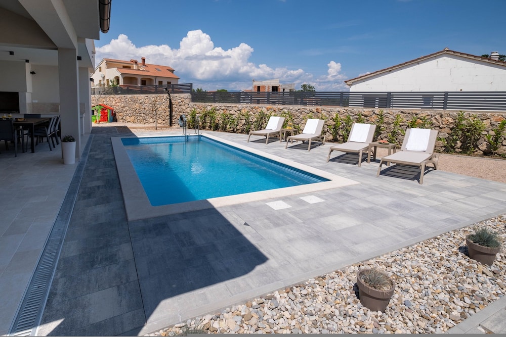Holiday House Jewel With Private Pool