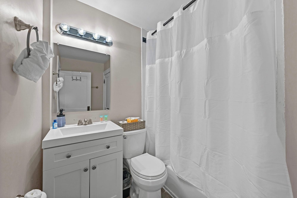 Tibet Twins Suites For 12!