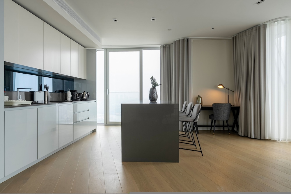 Inspiring Three-bedroom Apartment With City Views