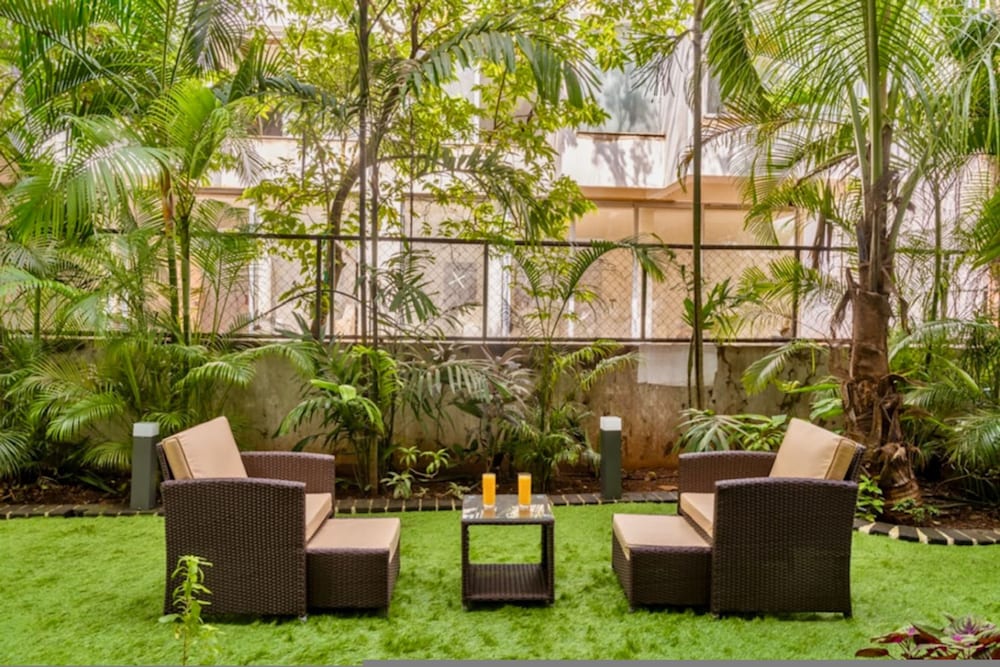 Modern Tropical 2bhk Near Beach Pool Garden
