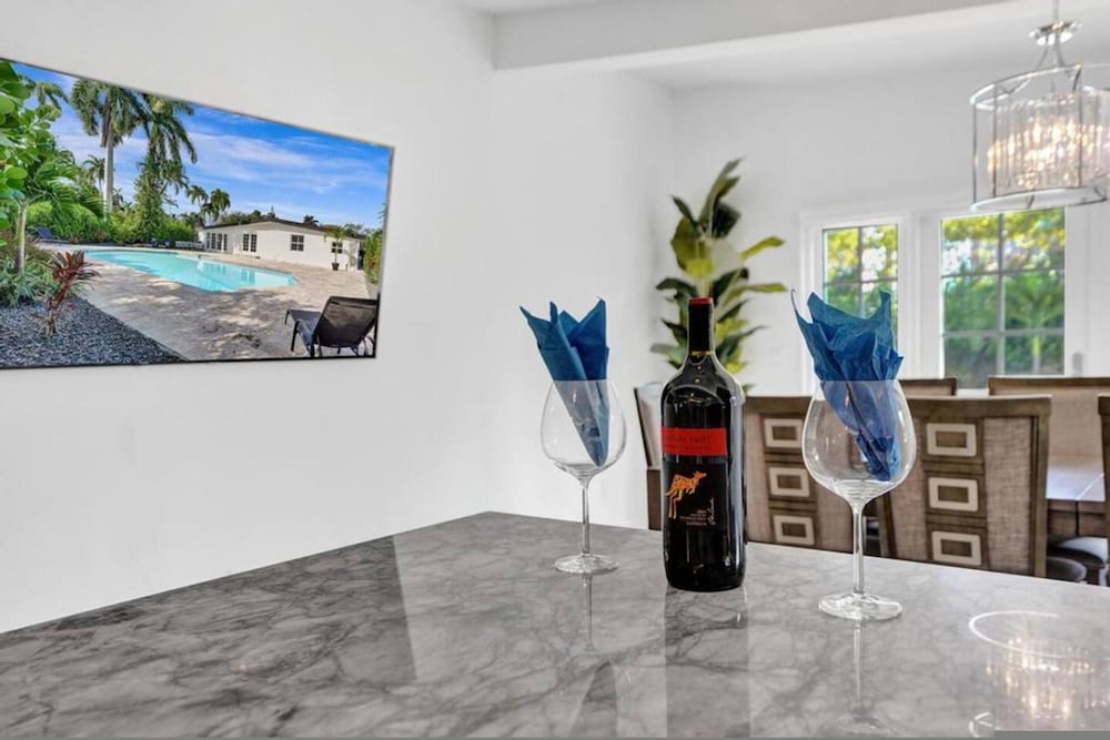 Pool House 3 Bedroom Home Victoria Park