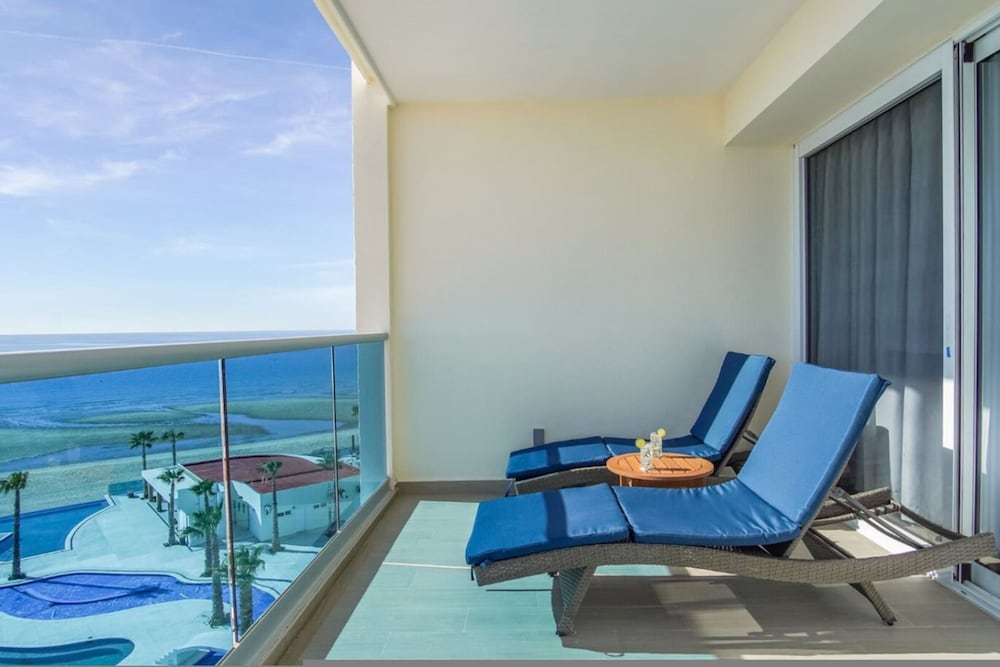 2 BR Ocean Front Pool