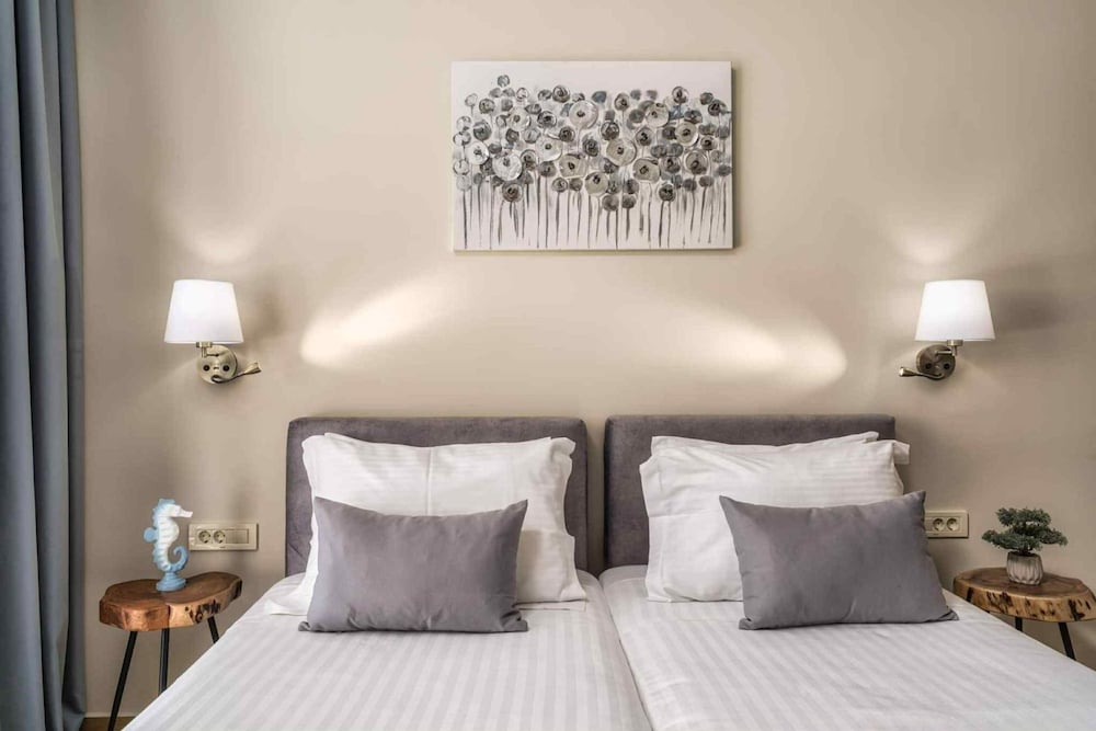 Pietra Cave Suite With Private Pool