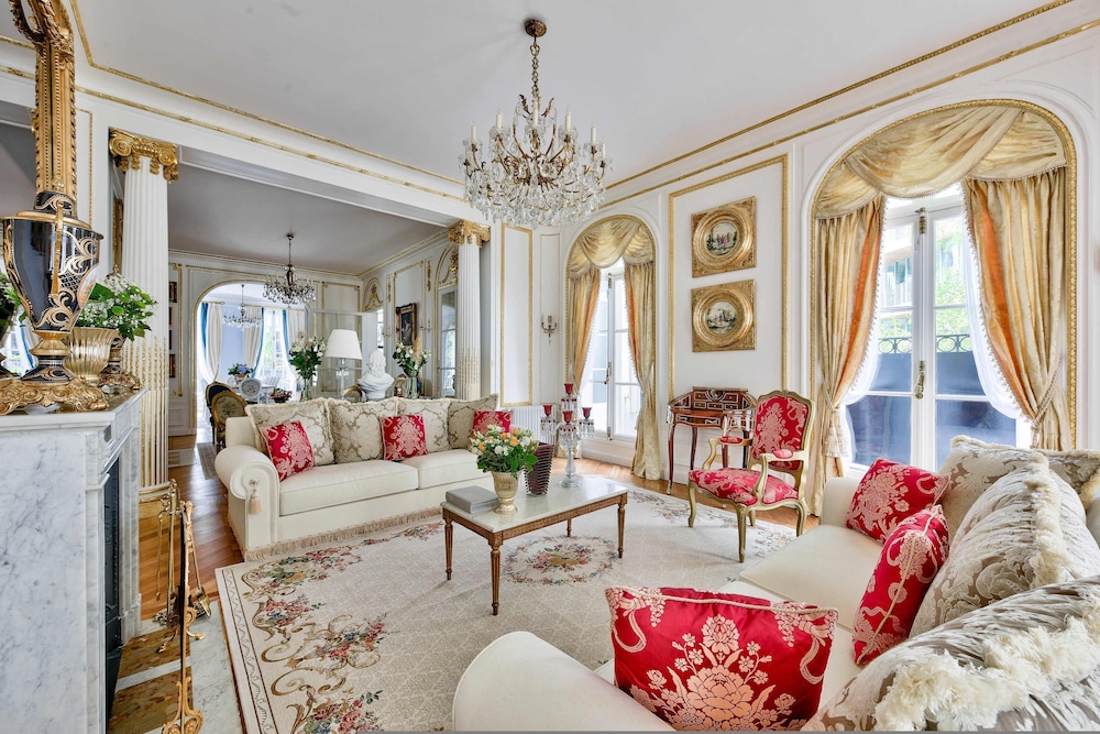 Noble Luxury Residence in the Heart of Paris
