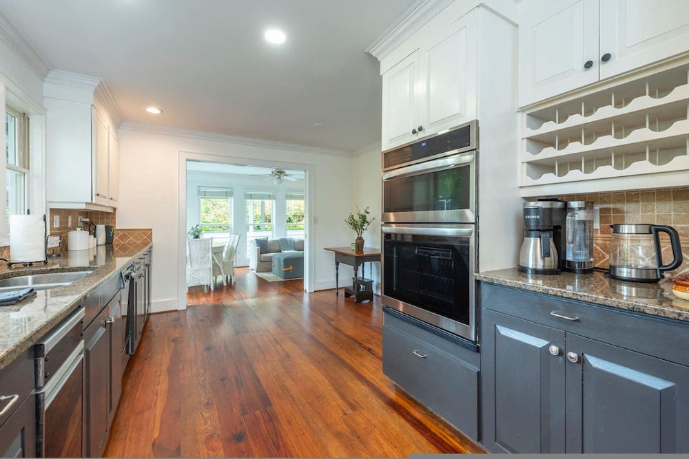 Riverfront Sanctuary Your Mountain Getaway