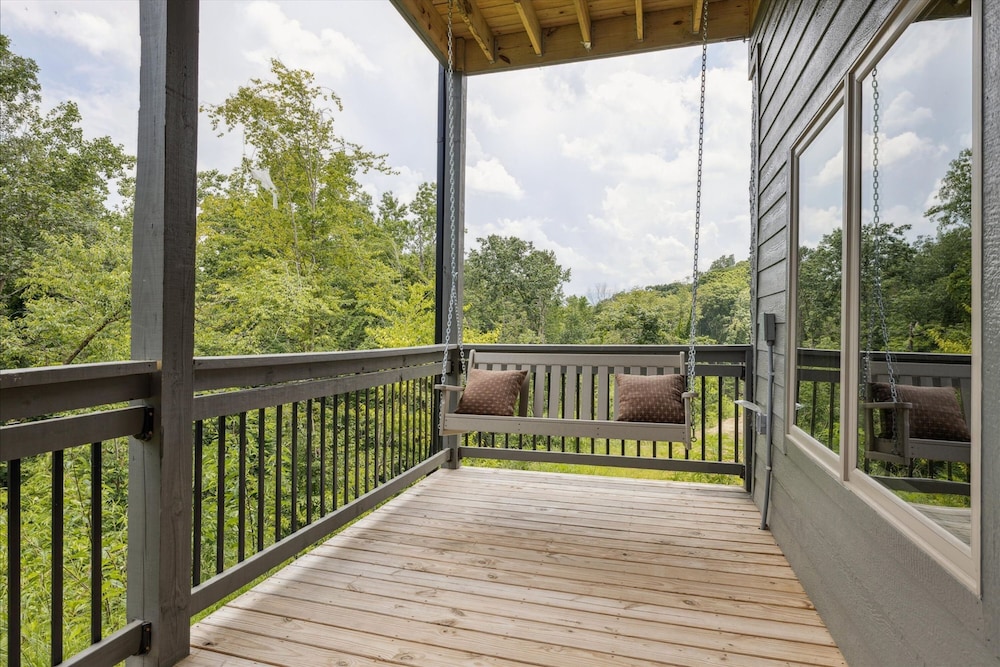 Gorgeous Brand-new Home w Pool Game Room Hot Tub