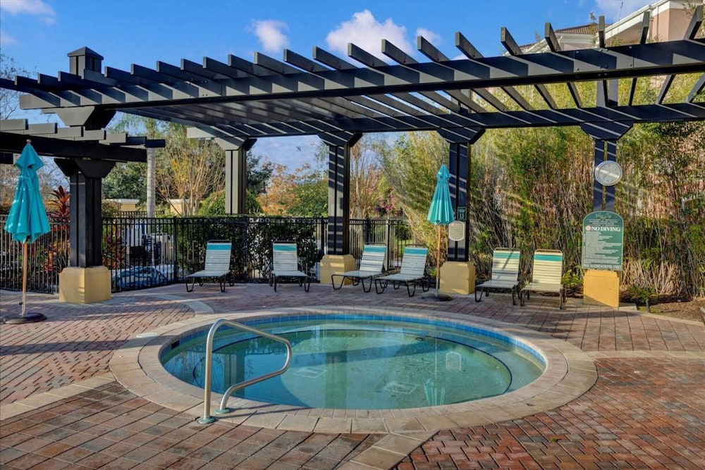 Upstay Spacious 3BR Home w Patio Vista Cay Resort