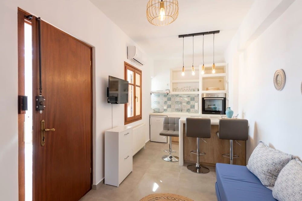 Theodora s Suite in Agios Charalampos