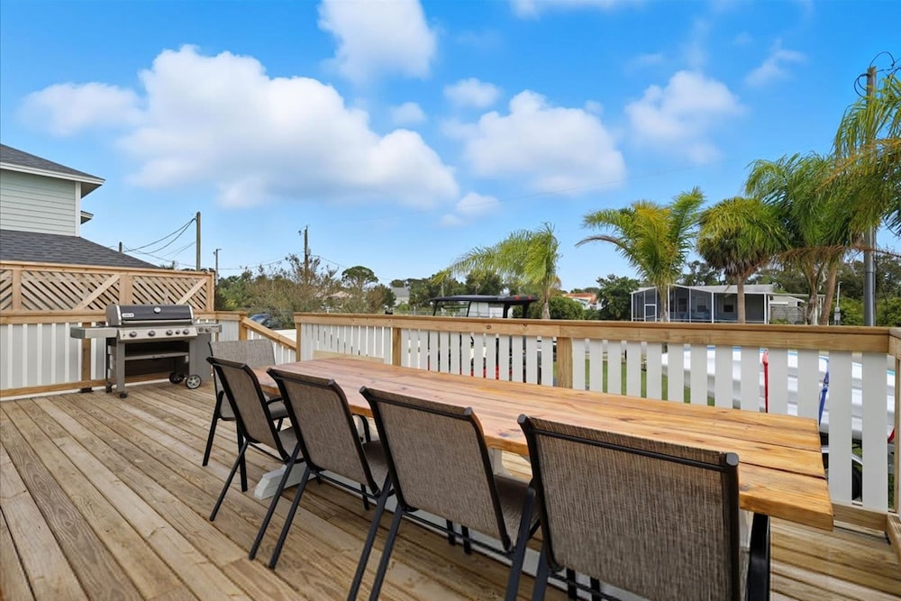 4BR Coastal Pool Cottage Golf Cart Kayaks