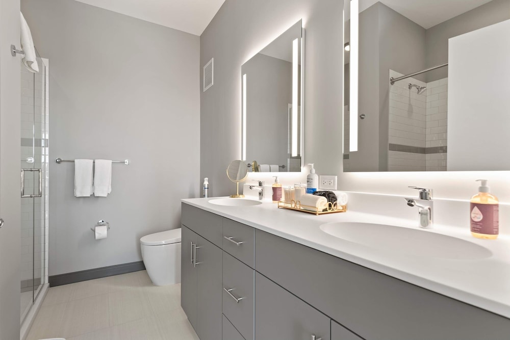 Cloud9 2x1 Apartments Fulton Market The Pop