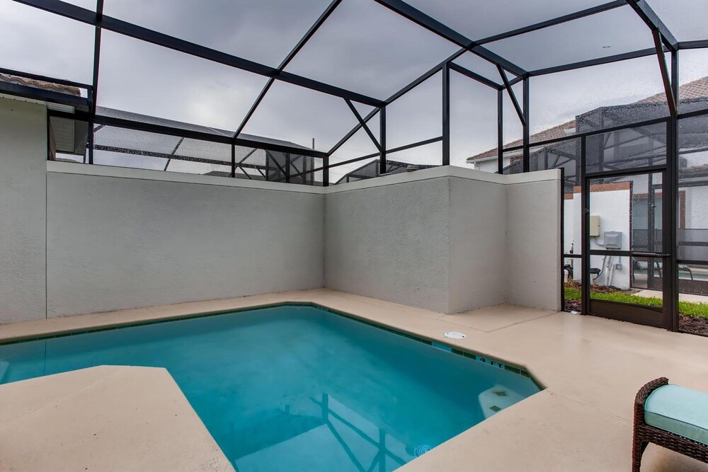 4837 ML - Stunning 4BR Townhome - Image 2