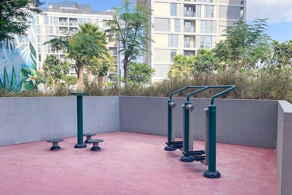 Elite LUX Holiday Homes - Modern 1BR Resort Amenities in Production City