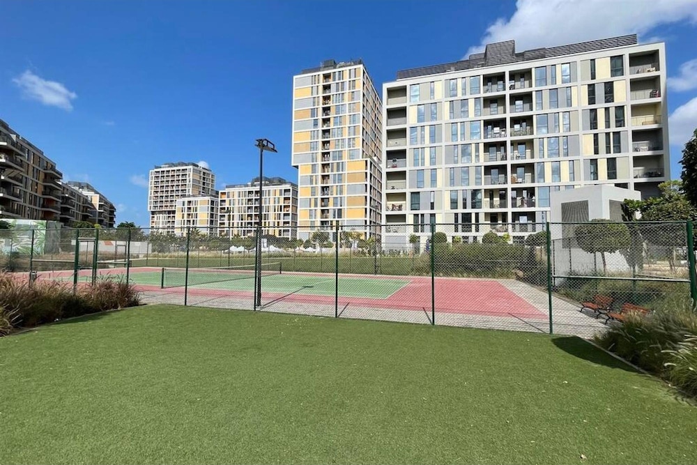 Elite LUX Holiday Homes - Modern 1BR Resort Amenities in Production City