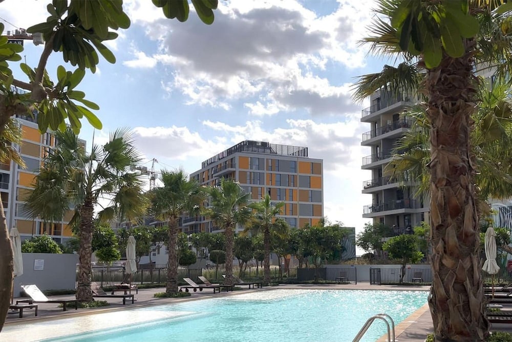 Elite LUX Holiday Homes - Modern 1BR Resort Amenities in Production City