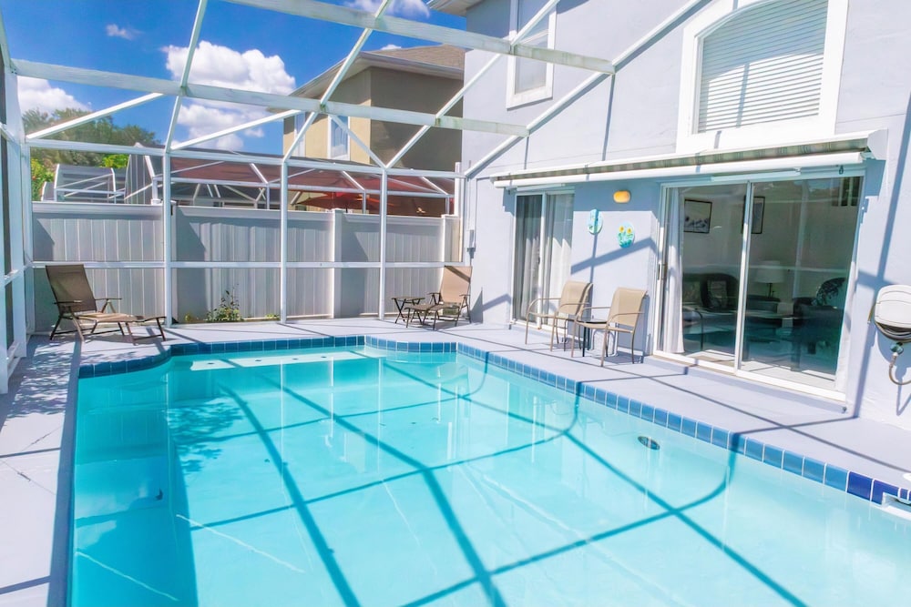 3 Bed 2 5 Bath Villa With Lakeside Pool view 5