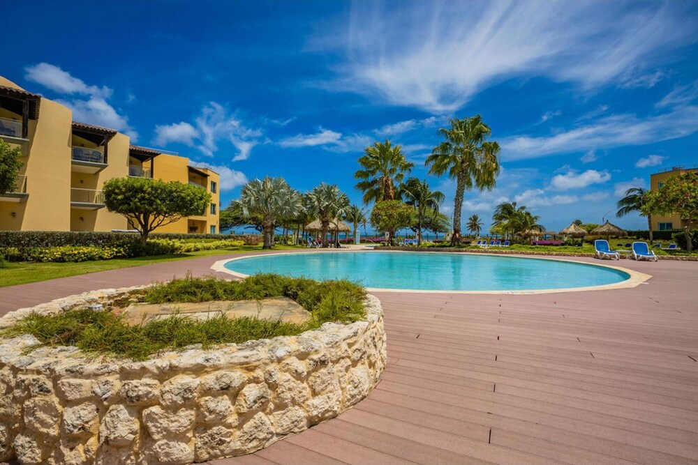Ocean Front 2BR 2BA w Amazing Beach