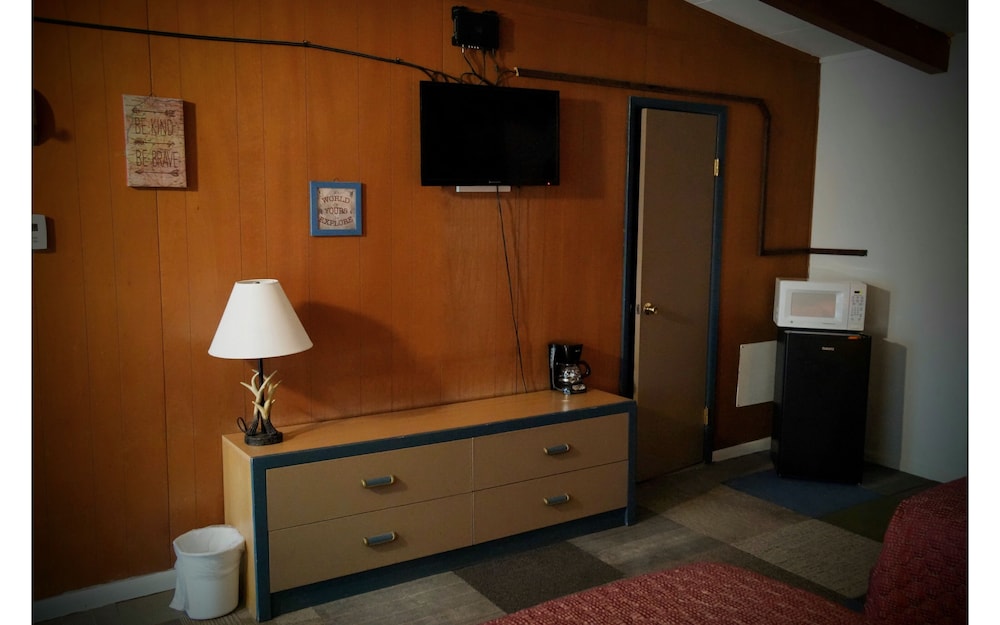 The Lodge Motel